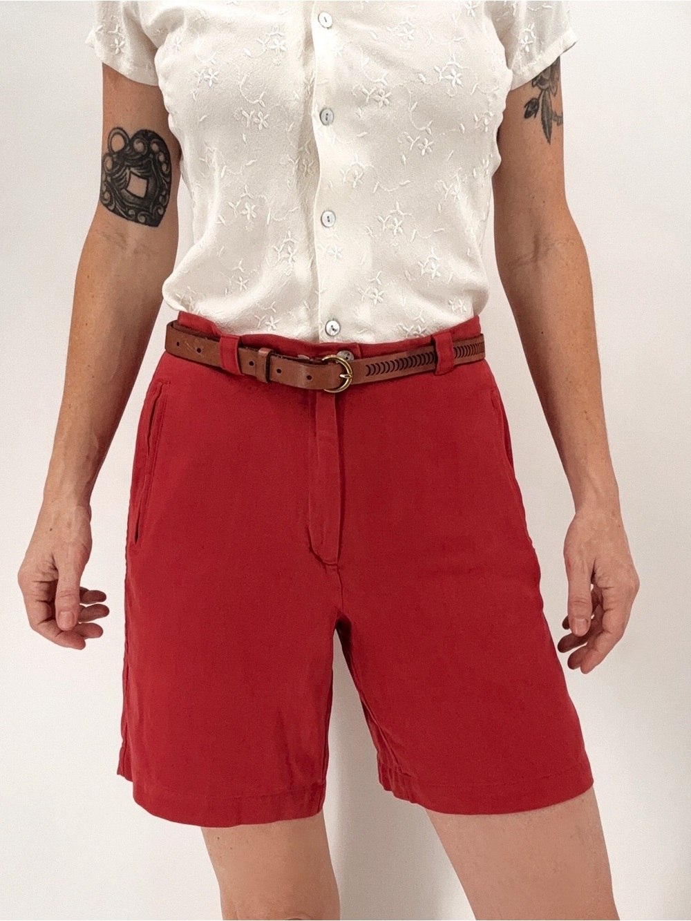 Vintage Tommy Bahama Women’s 100% Silk Shorts 2 Red Flat Front Chino Bermuda